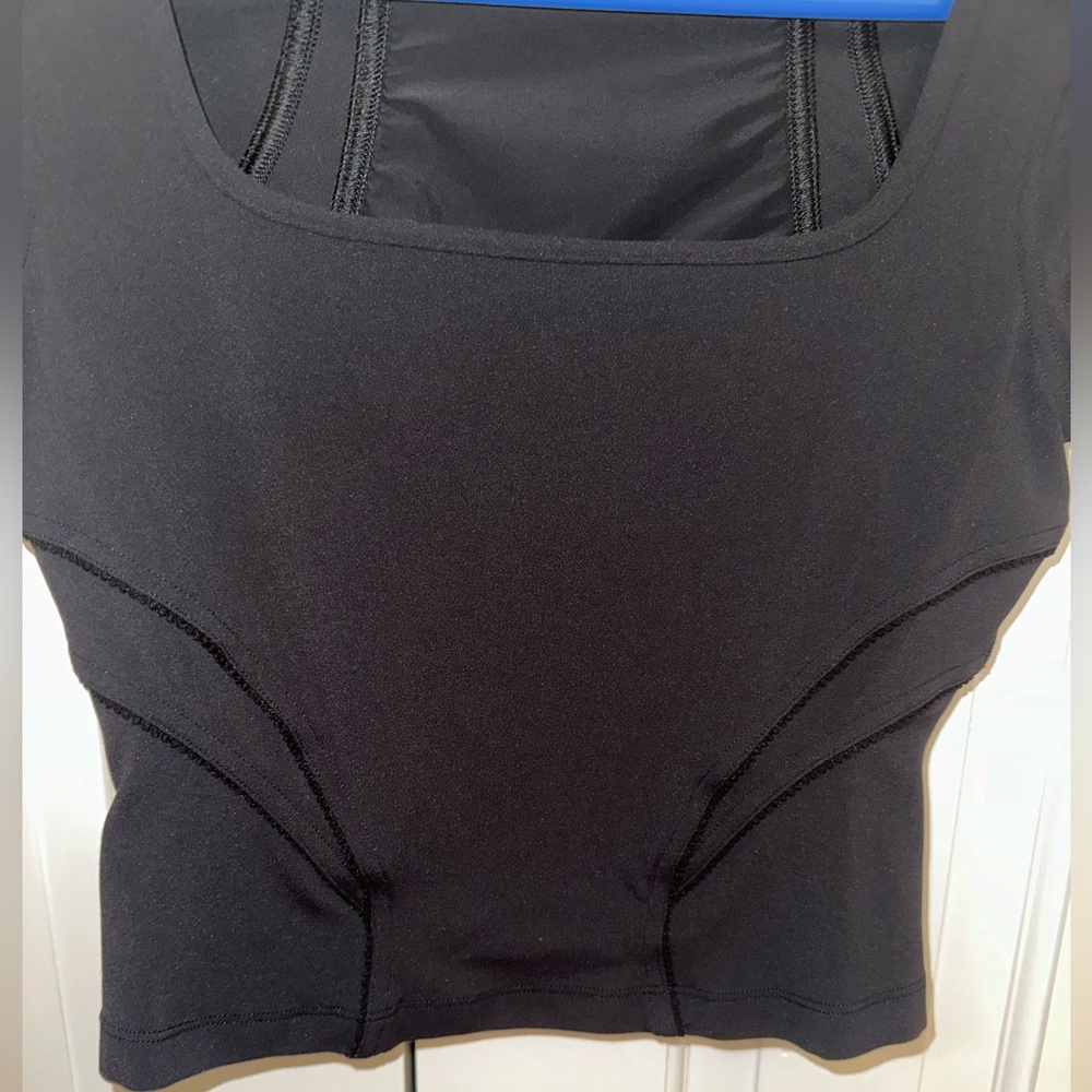 Lululemon Black Cropped Top - Picture 3 of 8